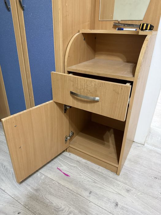 Продается шкаф в прихожую