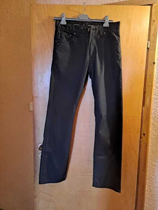 ЧИСТО НОВ панталон Emporio Armani размер S талия 82 см