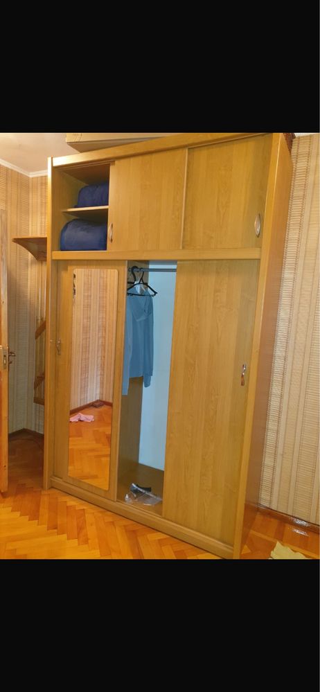 Шкаф с зеркалом в прихожую