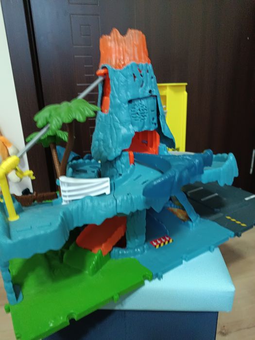 Matchbox Вулкан писта за коли