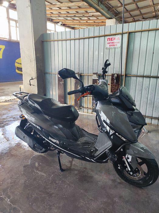 Avenus скутер бензиновый