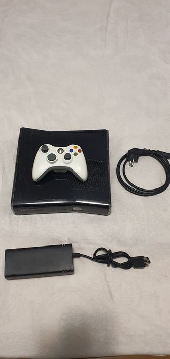 Vând Xbox 360 250Gb Complet