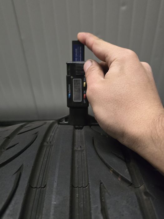 2 Броя 235/45/18 Hankook 6mm