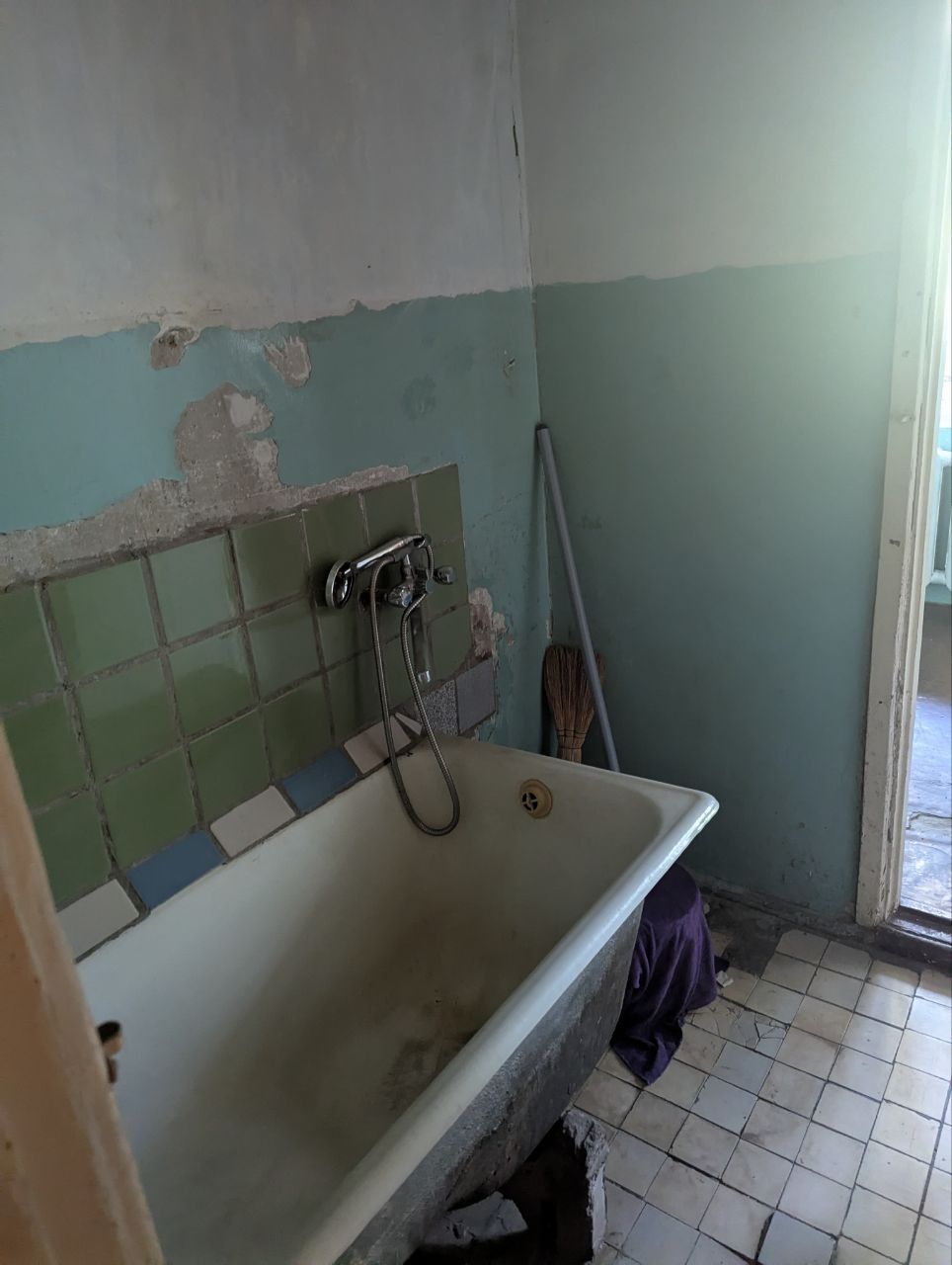 Чиланзар 15, 2з Комн, Этаж 4/4 Панель, Лоджия 1.5х6.