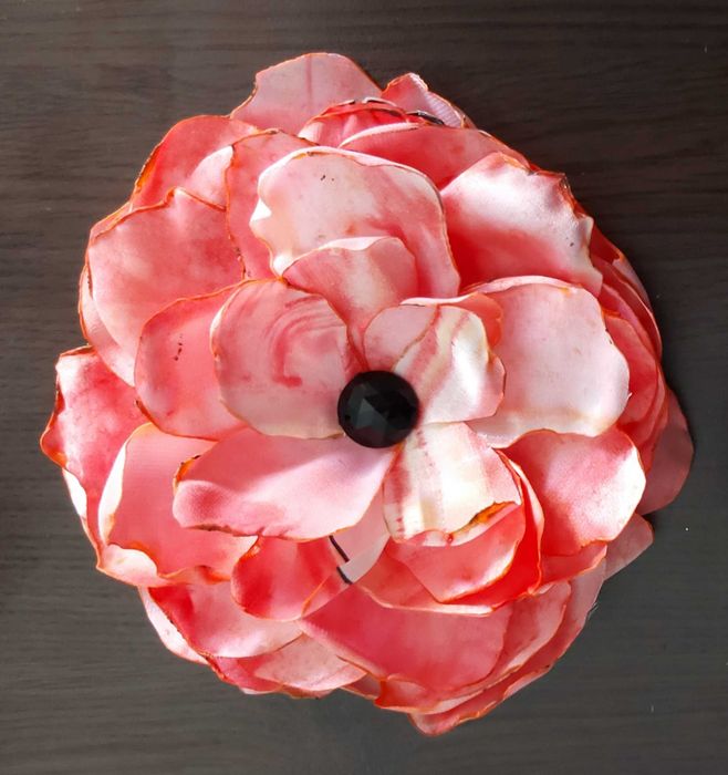 Брошки цветя от коприна