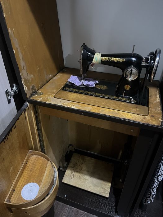 Машинка швейная ножная