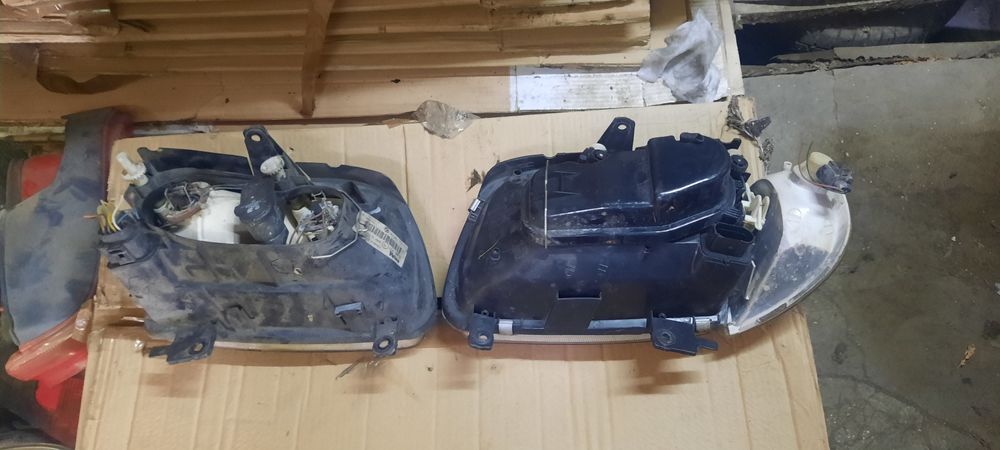 VW Polo - оригинален фар