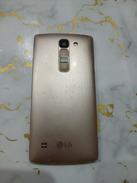 Телефон LG Spirit H422