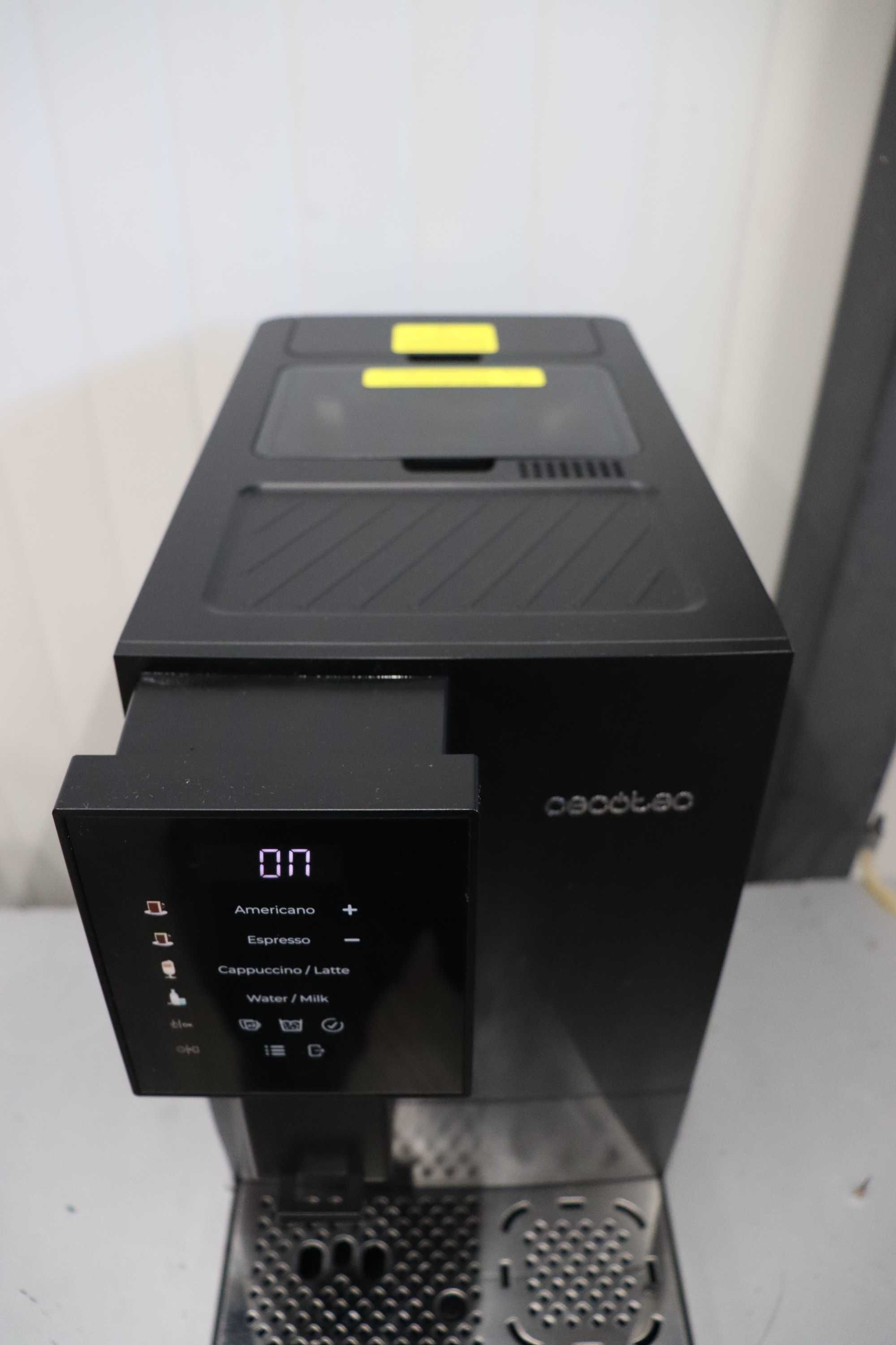 Кафемашина Cecotec Cremmaet Compactccino. 1350W, термоблок, 19Bar