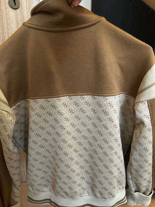 Bluza Guess ,purtata in cateva ocazii,unisex