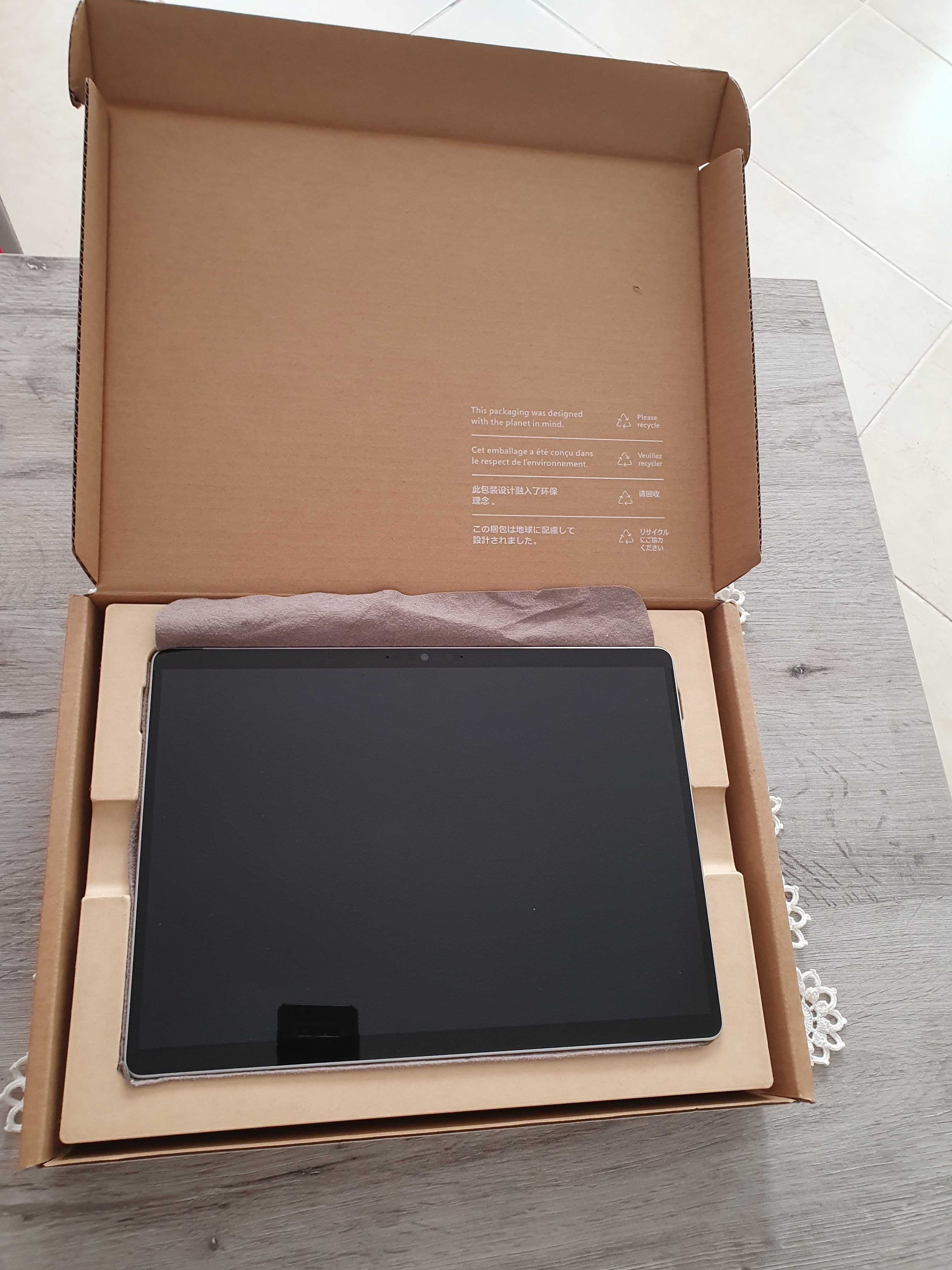 Microsoft Pro 8 1Tb SSD 16Gb RAM