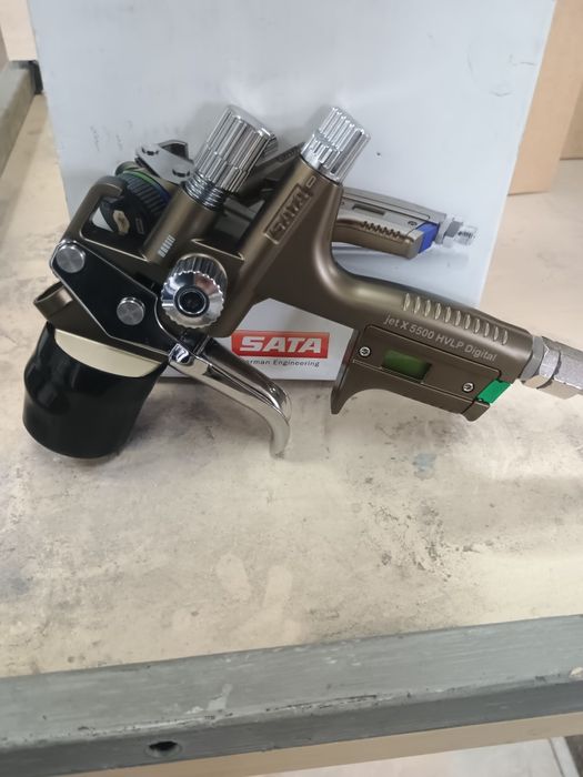 Професионален бояджийски пистолет Sata 5500 digital