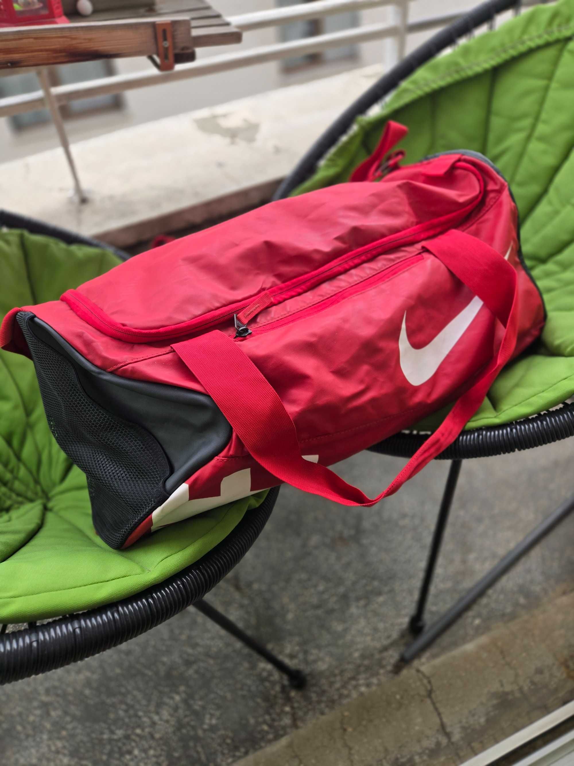 Geanta sala Nike rosie noua