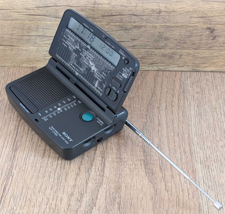 Vând urgent S0ny ICF-C1100 si 2001 , 200 RON