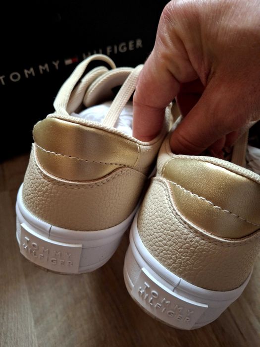 Дамски кецове Tommy Hilfiger