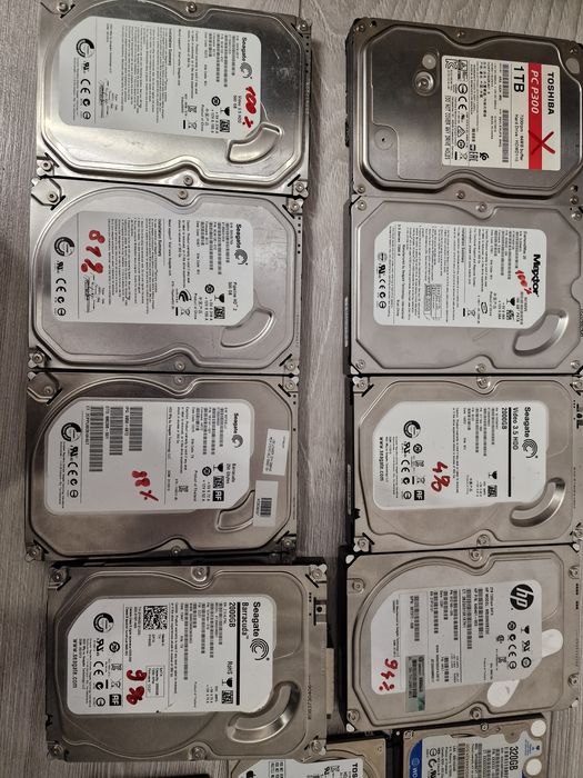 Lot 15 hard-uri HDD de 3,5 si 2,5 functionale si nefunctionale