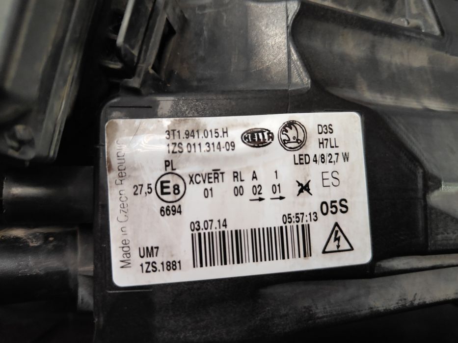 Far bi-xenon adaptiv+Led Skoda Superb 2