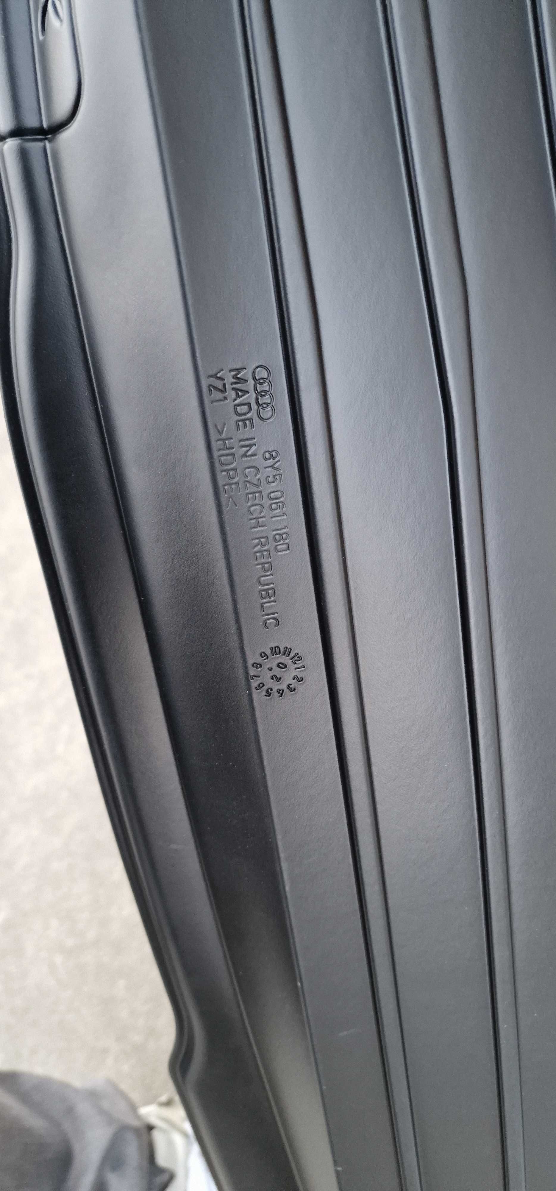 Audi A3  2020-Гумена стелка за багажник