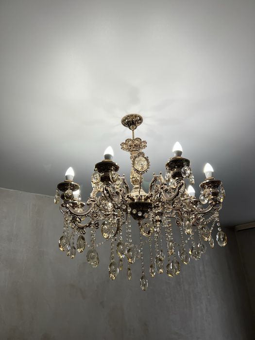 Продам люстры очень красивые