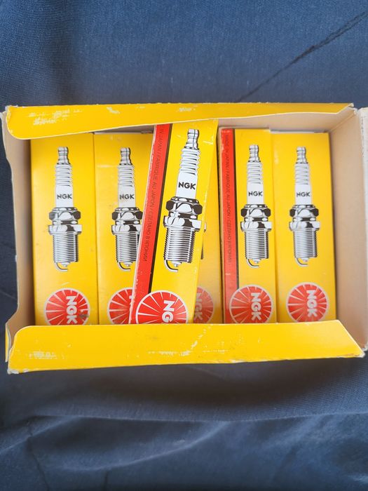 Свеча зажигания трехконтактные NGK BP6ET на R 24