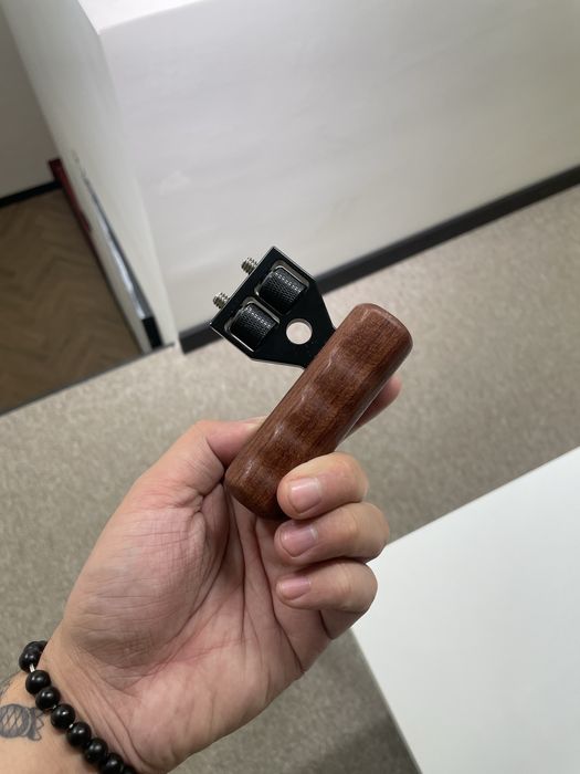 Боковая рукоятка для клетки