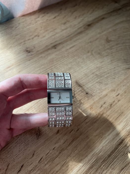 Часовник DKNY