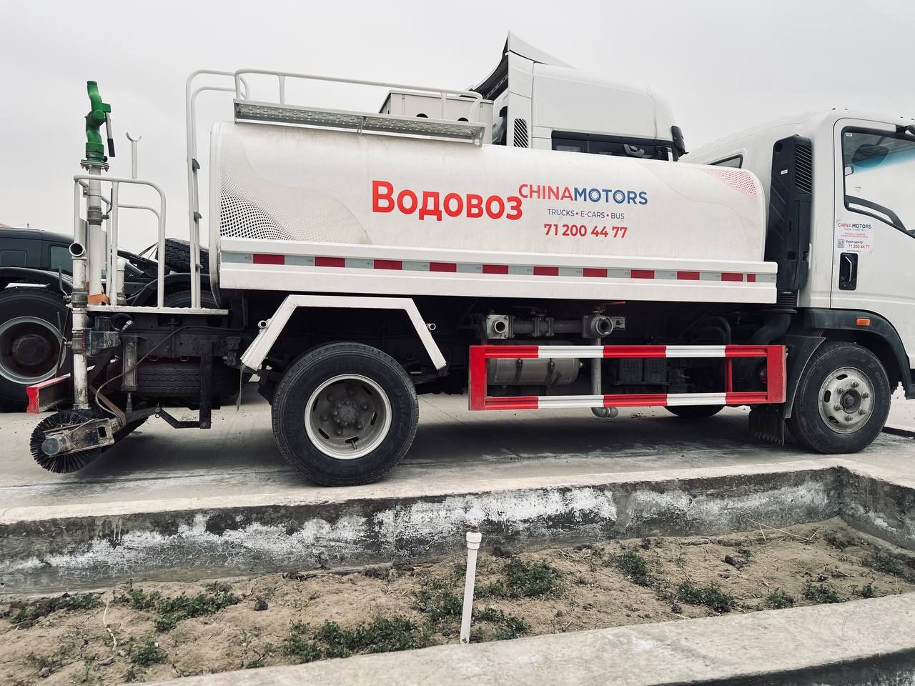 HOWO водовоз 5 куб