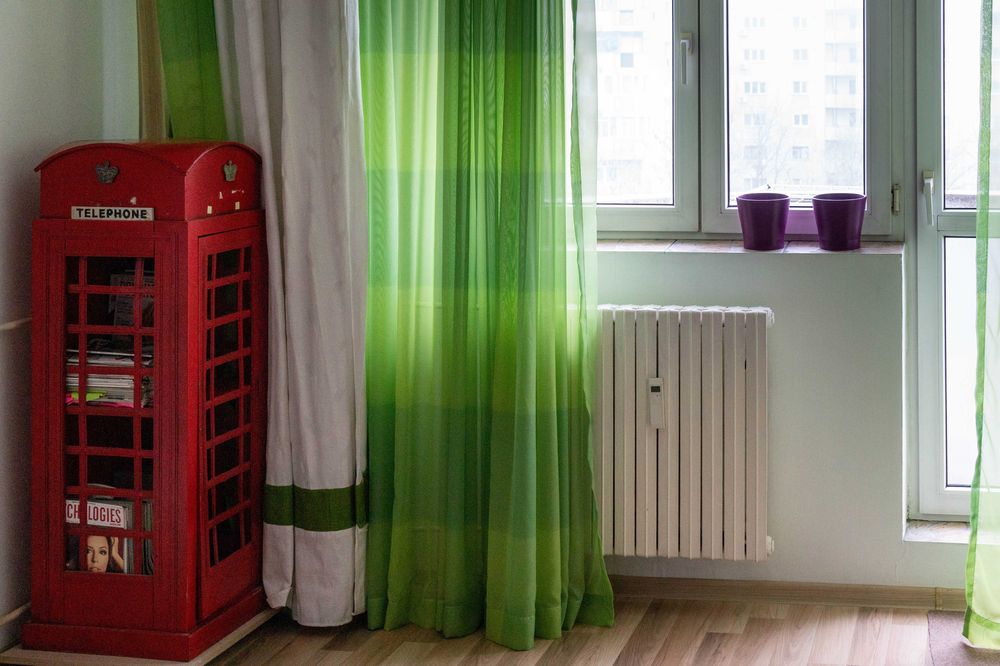 Vand COVOR fir lung Ikea si PERDELE (8 m) - stare FOARTE BUNA
