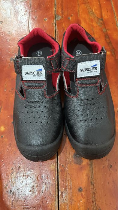 Продам рабочую обувь .