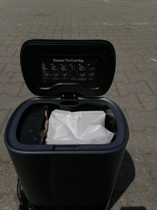 Robot aspirator zaco