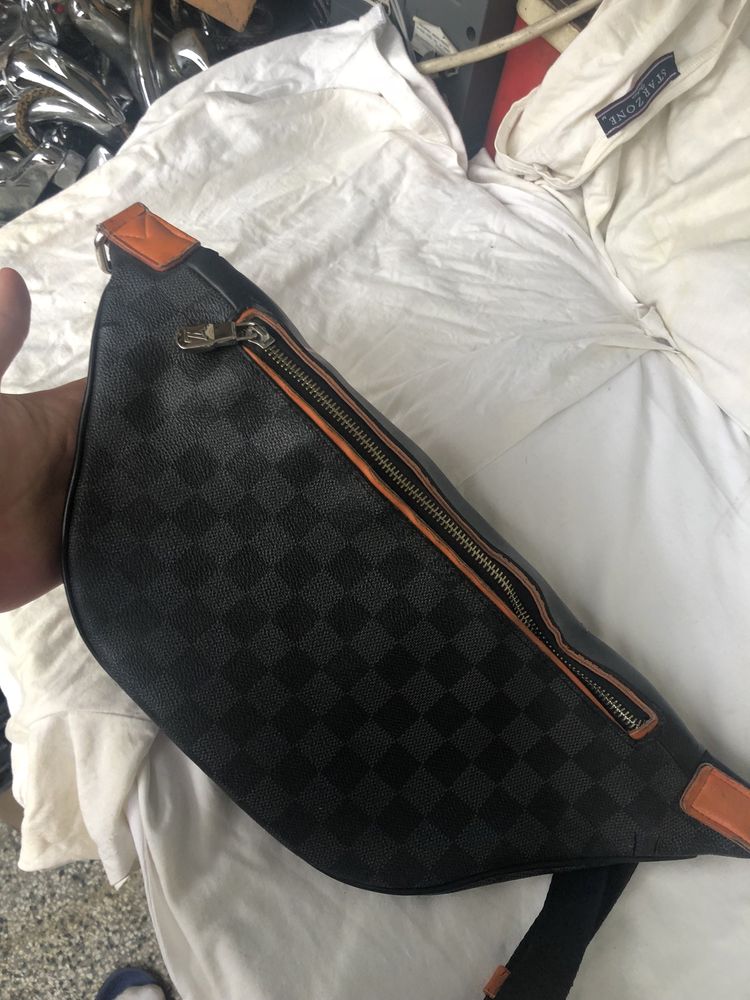 Louis Vuitton чантичка тип през рамо
