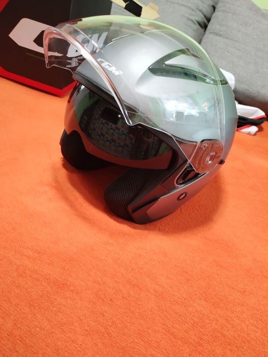 Vând casca moto CGM