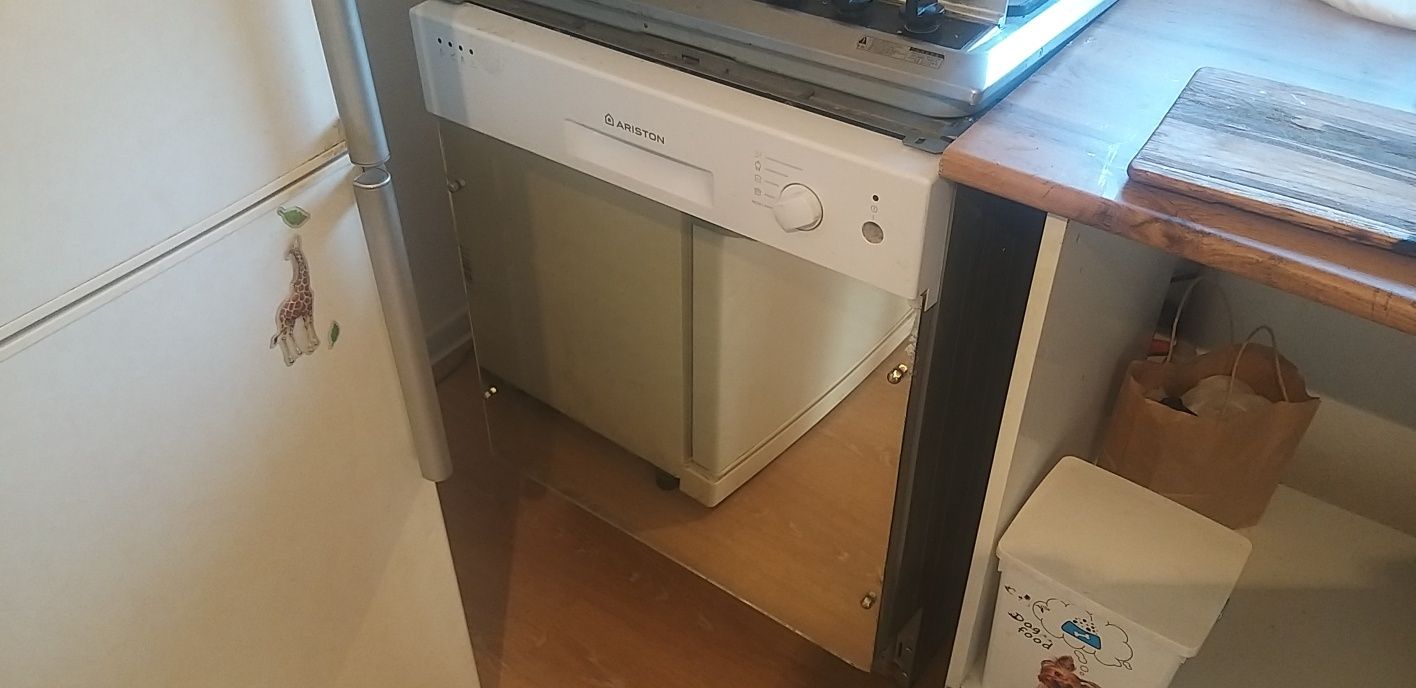 Продам посудомоечную машинку Аристон