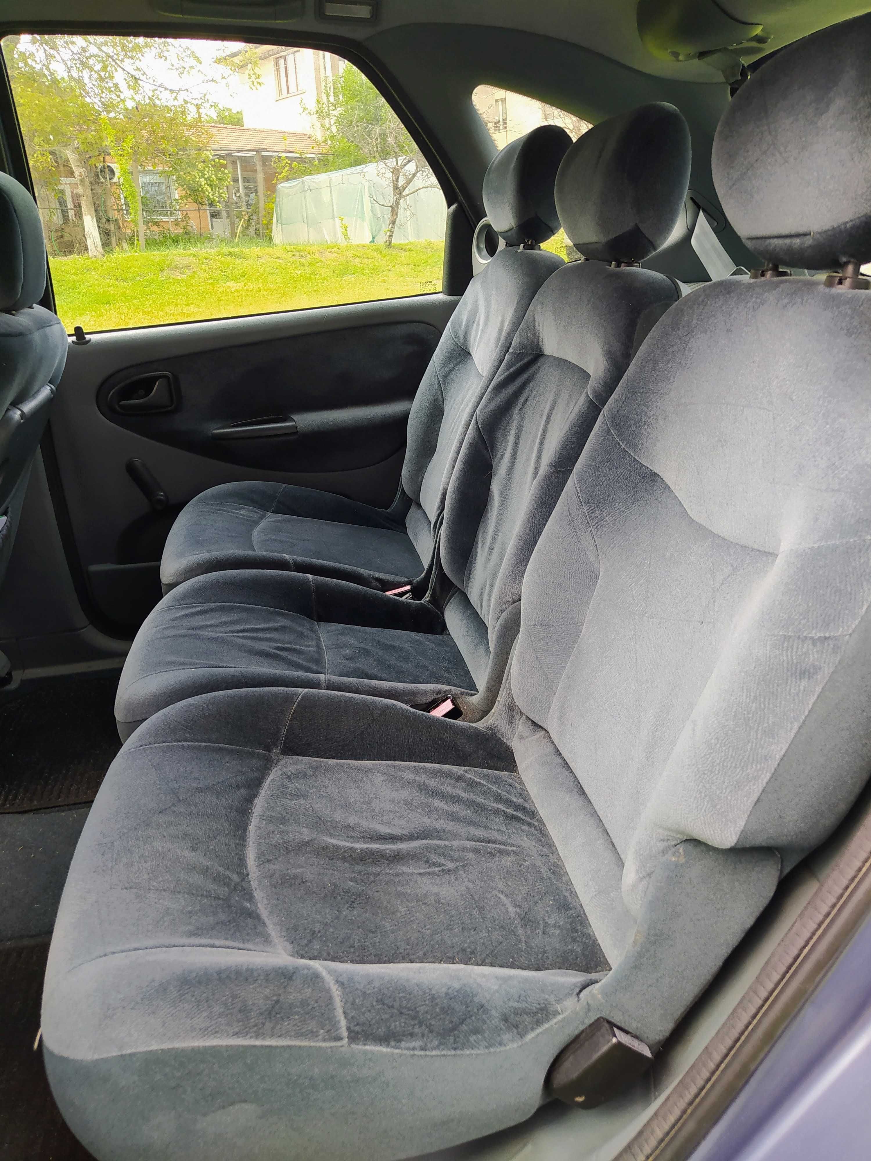 лек автомобил Renault Megan Scenic