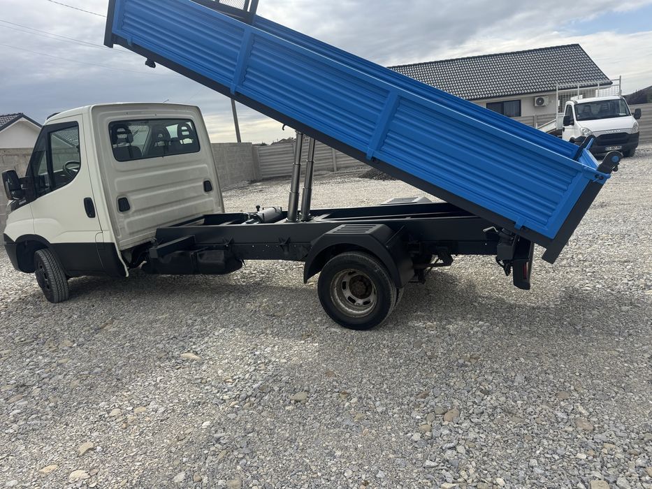 Iveco basculabil pe 3 parti