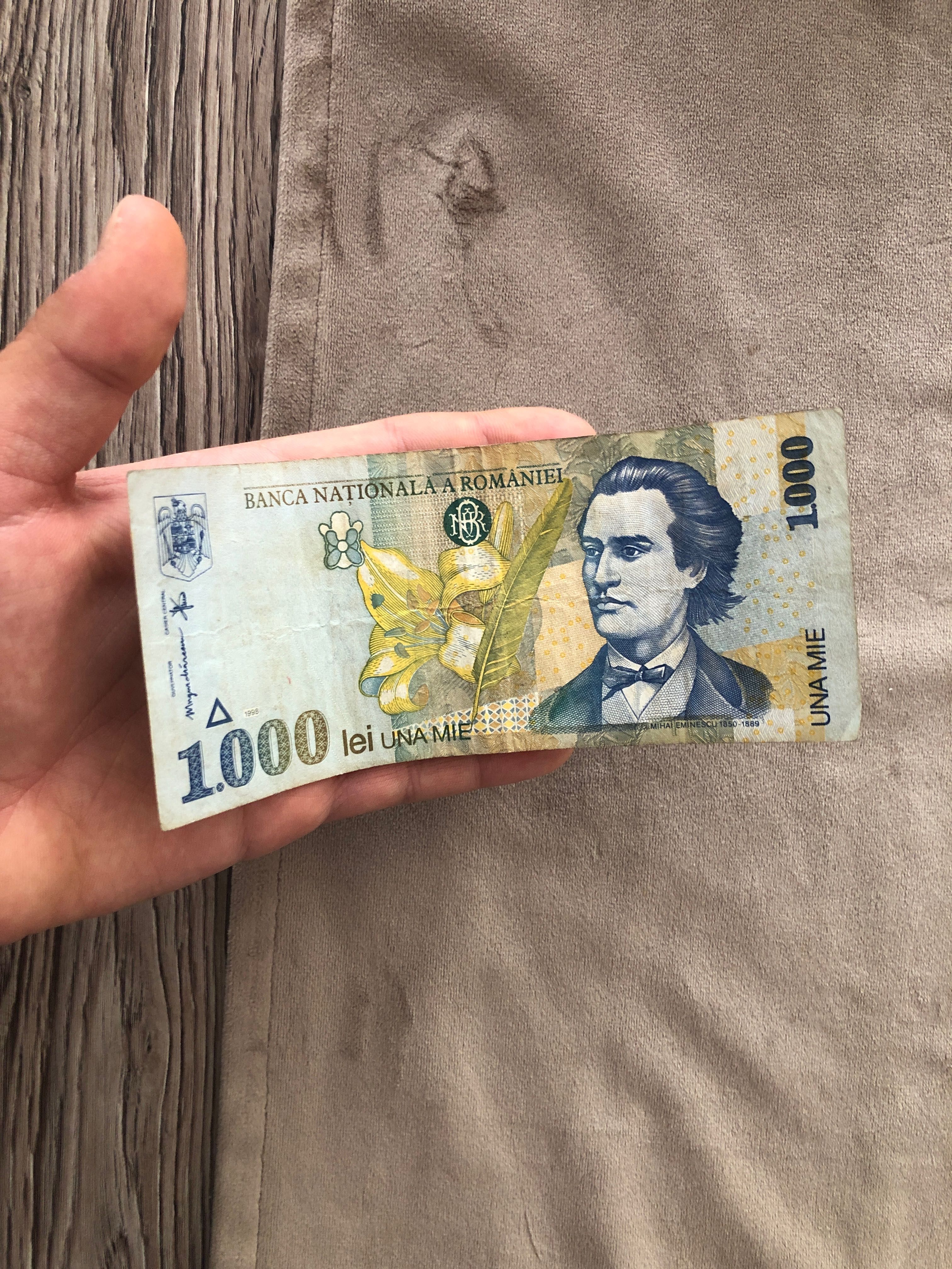 Bancnota de 1000 de lei vechi din 1998.