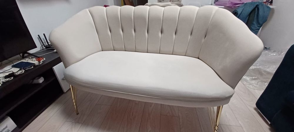 Vand Canapea Bej Condiție ca Noua