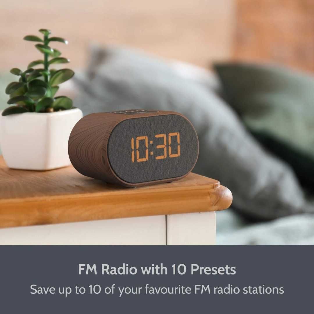 Ceas cu alarmă radio cu port de încărcare USB
