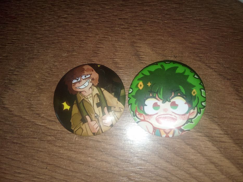 Красивые брошки с принтом персонажей из аниме. Значки