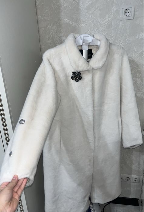 Шуба белая из натурального меха