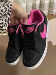 Adidasi nike originali negri cu roz