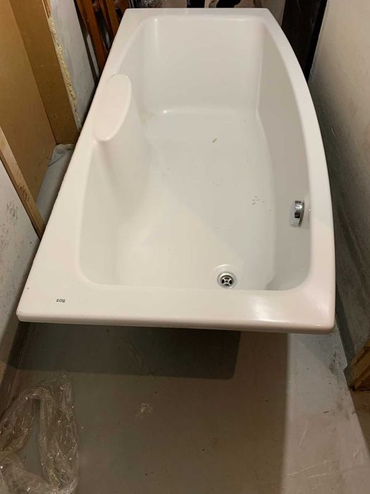 Акрилна вана ROCA с преден панел и метална конструкция 170/80.