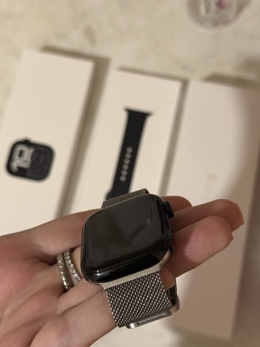 Apple Watch 10. 42 mm black. На гарантии