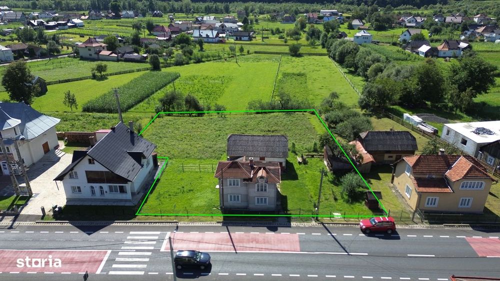 Casă bătrânească cu teren+2400 mp teren în Vama-Bucovina