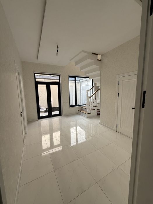 Uchaska Sergile Yuqori Darhon 1.7 sotix 5 ta xona + oshxona Evro remot