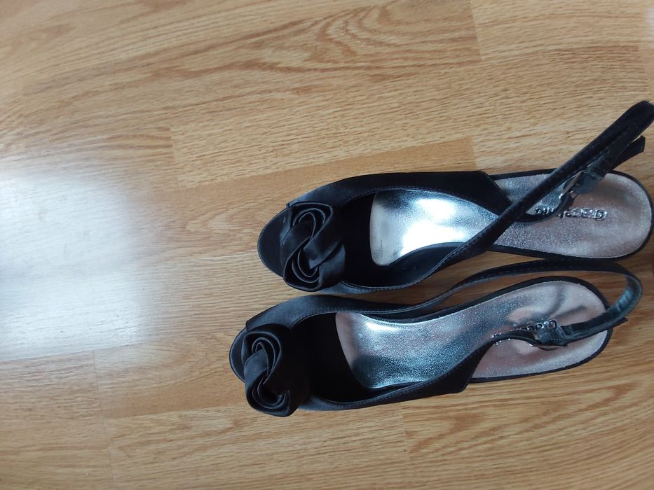 Vand sandale elegante