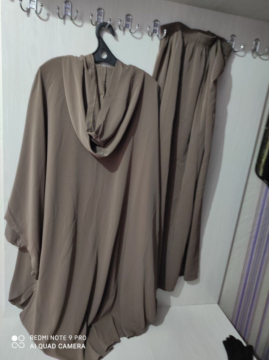 Продаю новый Женская модный мусульманкий с юбкой дубайский шелк