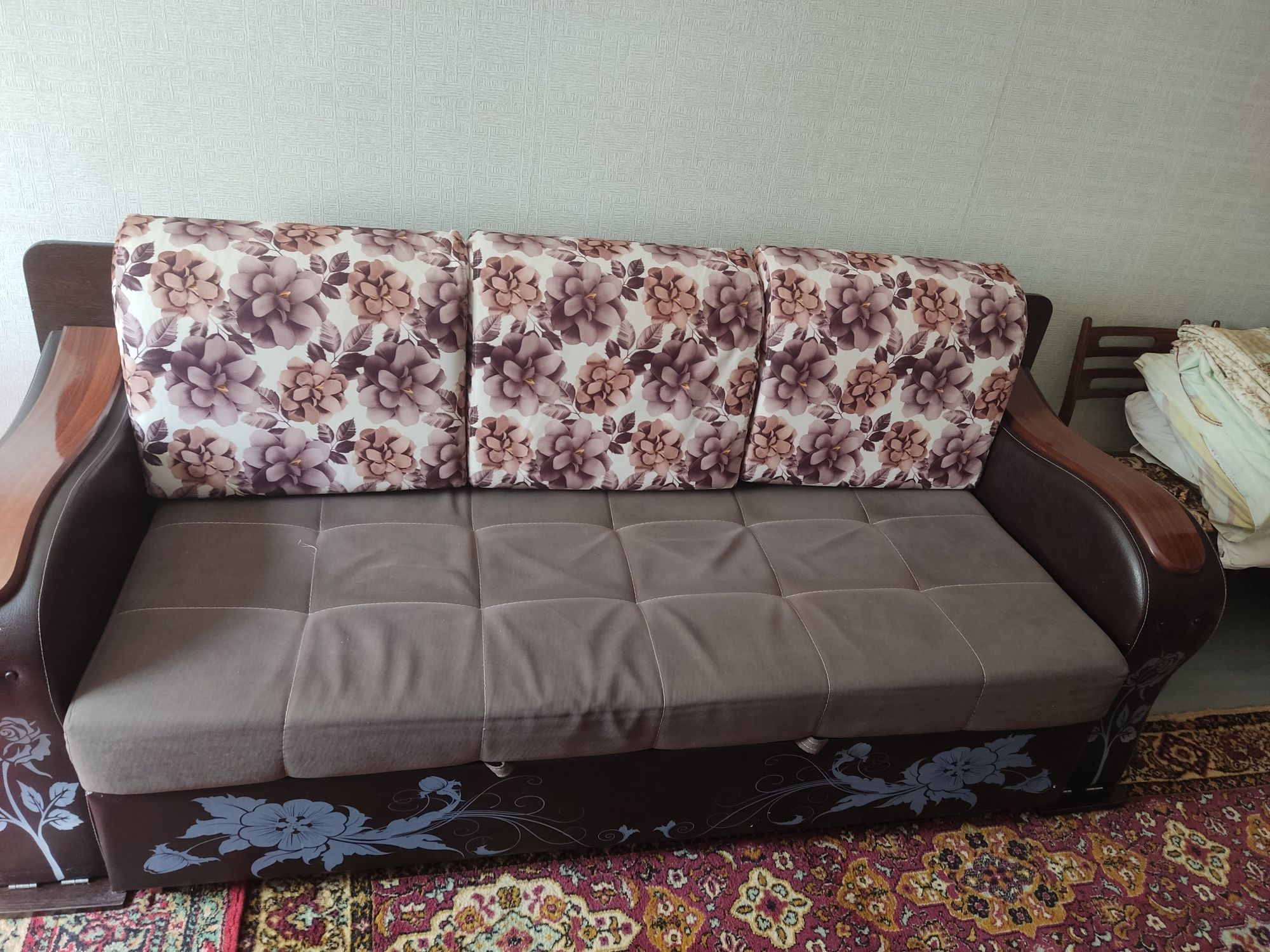 Продам диван 3 в адном