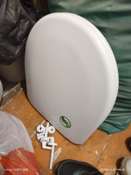 Сиденье от унитаза „Роса Лира“, с крышкой