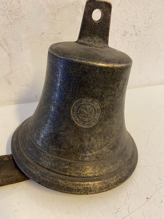 Поставка за цветя и камбана стари бронз